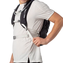 Nathan Crossover Pack 15L 17 Nathan Crossover Pack 15L -New Balance sales NS30350 00110 CrossoverPack15L onBody 3