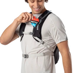 Nathan Crossover Pack 15L 18 Nathan Crossover Pack 15L -New Balance sales NS30350 00110 CrossoverPack15L onBody 4