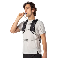 Nathan Crossover Pack 15L 19 Nathan Crossover Pack 15L -New Balance sales NS30350 00110 CrossoverPack15L onBody 5