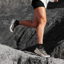 ON Cloudultra -New Balance sales SS21 Cloudultra W BlackWhite Editorial 1