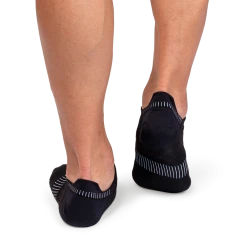 On Ultralight Low Sock -New Balance sales Small PNG 346.00864 ultralight low sock ss22 black white m g4