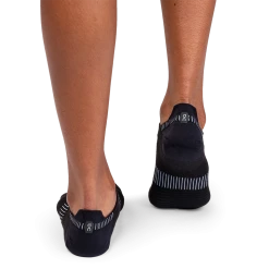 On Ultralight Low Sock 7 On Ultralight Low Sock -New Balance sales Small PNG 347.00866 ultralight low sock ss22 black white w g4